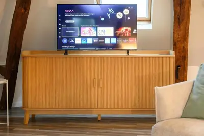 Télévision ou salle de divertissement dans l'établissement Magnifique loft au pied du tram - Wifi - Bureau
