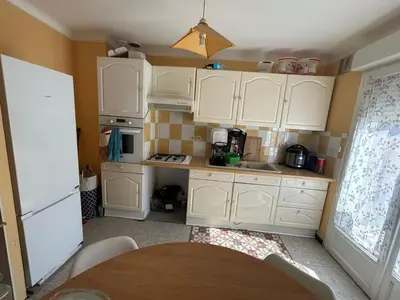 Cuisine ou kitchenette dans l'établissement Jolie chambre meublée