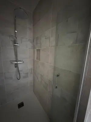 Salle de bains dans l'établissement le papillon voyageur