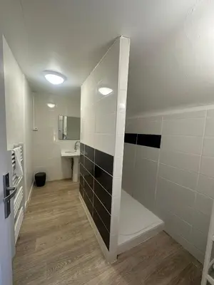 Salle de bains dans l'établissement T3 vue sur le Château d'Azay-le-Rideau ! Avec 2 SDB