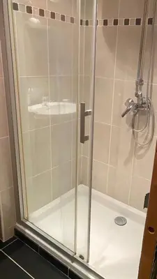 Salle de bains dans l'établissement Location chambre 24H du Mans