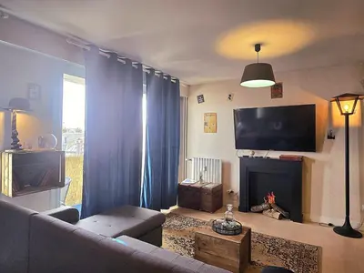Télévision ou salle de divertissement dans l'établissement Le Sherlock 2 - balcon - original - Wifi