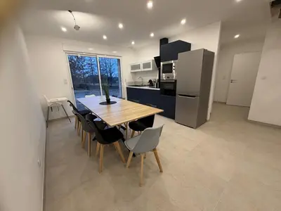 Cuisine ou kitchenette dans l'établissement La Libellule Bleue