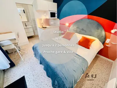 Un ou plusieurs lits dans un hébergement de l'établissement Studio central face Loire et Château le 4-3