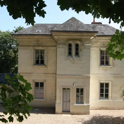 Aux grilles du Château de Saint-Aignan