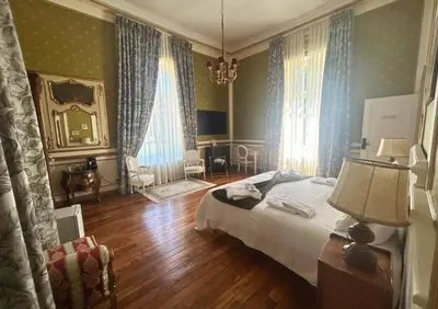 Un ou plusieurs lits dans un hébergement de l'établissement Château de Saint-Bohaire