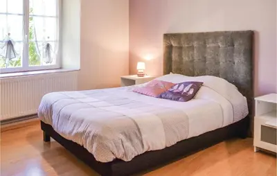 Un ou plusieurs lits dans un hébergement de l'établissement Lovely Home In Montreuil Bellay