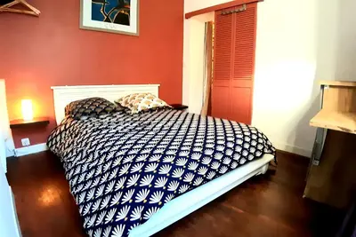 Un ou plusieurs lits dans un hébergement de l'établissement La Glacière - chambre avec salle de bain - 2 personnes