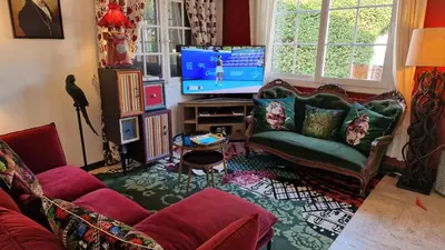 Télévision ou salle de divertissement dans l'établissement Hôtel Saint Jacques