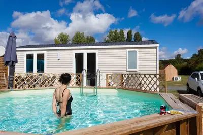 Piscine de l'établissement Camping Le Cardinal ou située à proximité