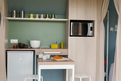 Cuisine ou kitchenette dans l'établissement Camping Le Cardinal
