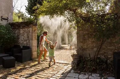 Clients de l'établissement La Rossignolerie - POD Cabanes des châteaux
