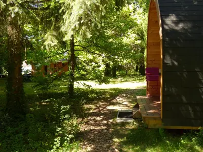Jardin de l'établissement La Rossignolerie - POD Cabanes des châteaux