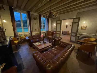 Coin salon dans l'établissement Château De La Coutancière
