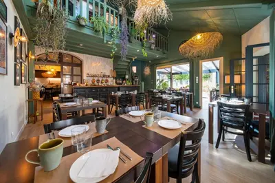 Restaurant ou autre lieu de restauration dans l'établissement Hôtel Rive Sud