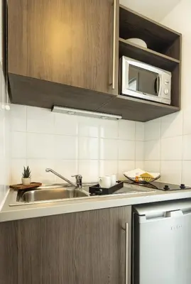 Cuisine ou kitchenette dans l'établissement City Résidence Tours