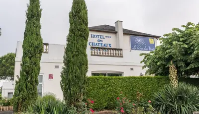 Jardin de l'établissement Logis Hôtel Restaurant des Châteaux