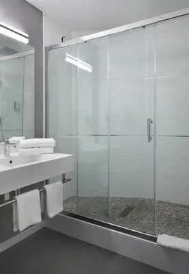 Salle de bains dans l'établissement Hotel Le Circuit Le Mans