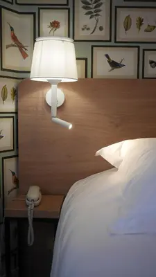 Un ou plusieurs lits dans un hébergement de l'établissement Logis Hôtel & Restaurant - Le Saint-Louis
