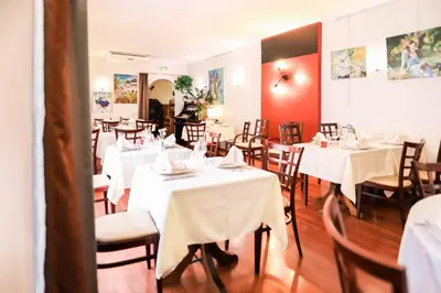 Restaurant ou autre lieu de restauration dans l'établissement Logis Hôtel & Restaurant d'Angleterre