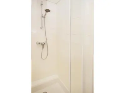 Salle de bains dans l'établissement ibis budget Tours Centre Gare et congrès