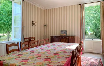 Un ou plusieurs lits dans un hébergement de l'établissement Lovely Home In St Michel Dchavaignes