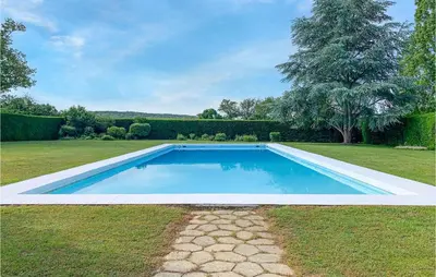 Piscine de l'établissement Lovely Home In St Michel Dchavaignes ou située à proximité