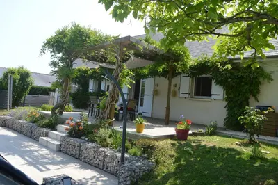 Jardin de l'établissement Au Coeur Du Bien Etre, chambre d'hôtes avec piscine chauffée et couverte, SPA, sauna, massages
