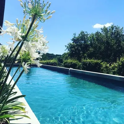 Piscine de l'établissement Gîte du château d'Hodebert ou située à proximité