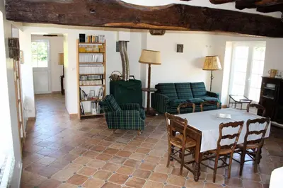 Coin salon dans l'établissement Gîte La Poterie