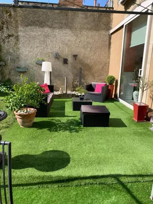 Jardin de l'établissement Les Lamartine-chambres d'hôtes