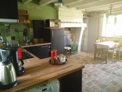 Cuisine ou kitchenette dans l'établissement Gite La Bergerie