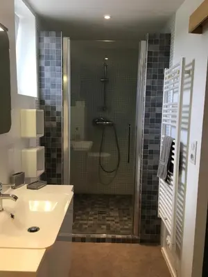 Salle de bains dans l'établissement Les Vallées