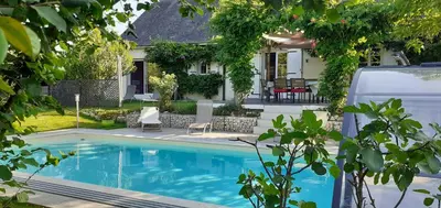 Piscine de l'établissement Au Coeur du Bien-Etre, gîte avec piscine chauffée et couverte, SPA, sauna, massages ou située à proximité