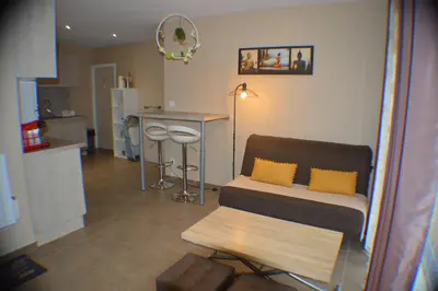 Cuisine ou kitchenette dans l'établissement Au Coeur du Bien-Etre, gîte avec piscine chauffée et couverte, SPA, sauna, massages