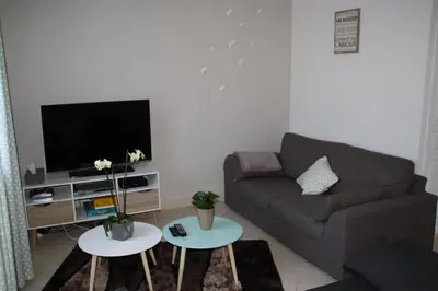 Télévision ou salle de divertissement dans l'établissement Gîte de Roches Toucan