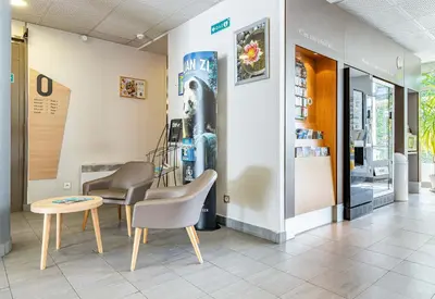 Coin salon dans l'établissement B&B HOTEL Tours Parc Expo St-Avertin