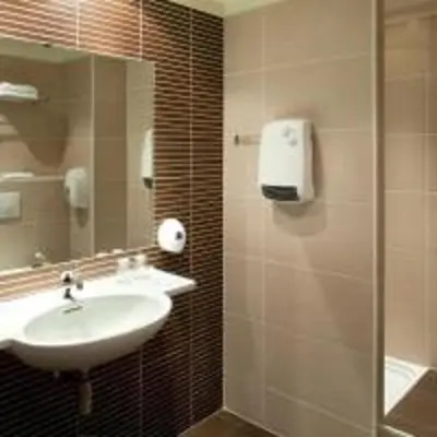 Salle de bains dans l'établissement Cit'Hotel Criden