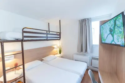 Un ou plusieurs lits dans un hébergement de l'établissement Brit Hotel Essentiel Tours Nord