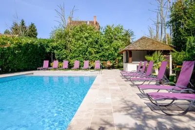 Piscine de l'établissement Auberge du Bon Laboureur Chenonceaux ou située à proximité