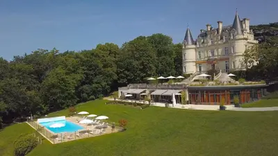 Piscine de l'établissement Domaine de la Tortinière ou située à proximité