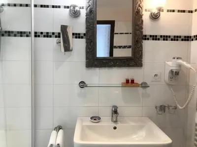 Salle de bains dans l'établissement Hôtel Diderot
