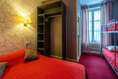 Un ou plusieurs lits dans un hébergement de l'établissement Cit'Hôtel - Restaurant Saint Jacques
