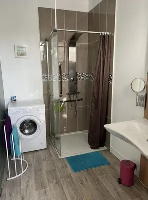 Salle de bains dans l'établissement Gîtes et Chambres des Coteaux