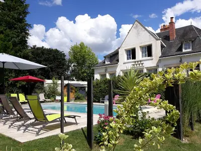 Piscine de l'établissement Gîtes et Chambres des Coteaux ou située à proximité
