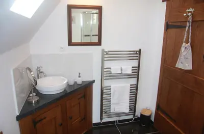 Salle de bains dans l'établissement Les Bouts de Rallé Chambre d'Hotes