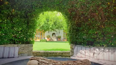 Jardin de l'établissement Les Loges de Saint Eloi- Gîtes