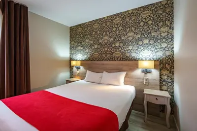 Un ou plusieurs lits dans un hébergement de l'établissement The Originals City, Hôtel La Saulaie, Saumur Ouest