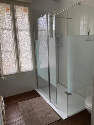 Salle de bains dans l'établissement Maîson Vigneronne