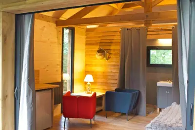 Coin salon dans l'établissement Ecolodges de Loire & Spa